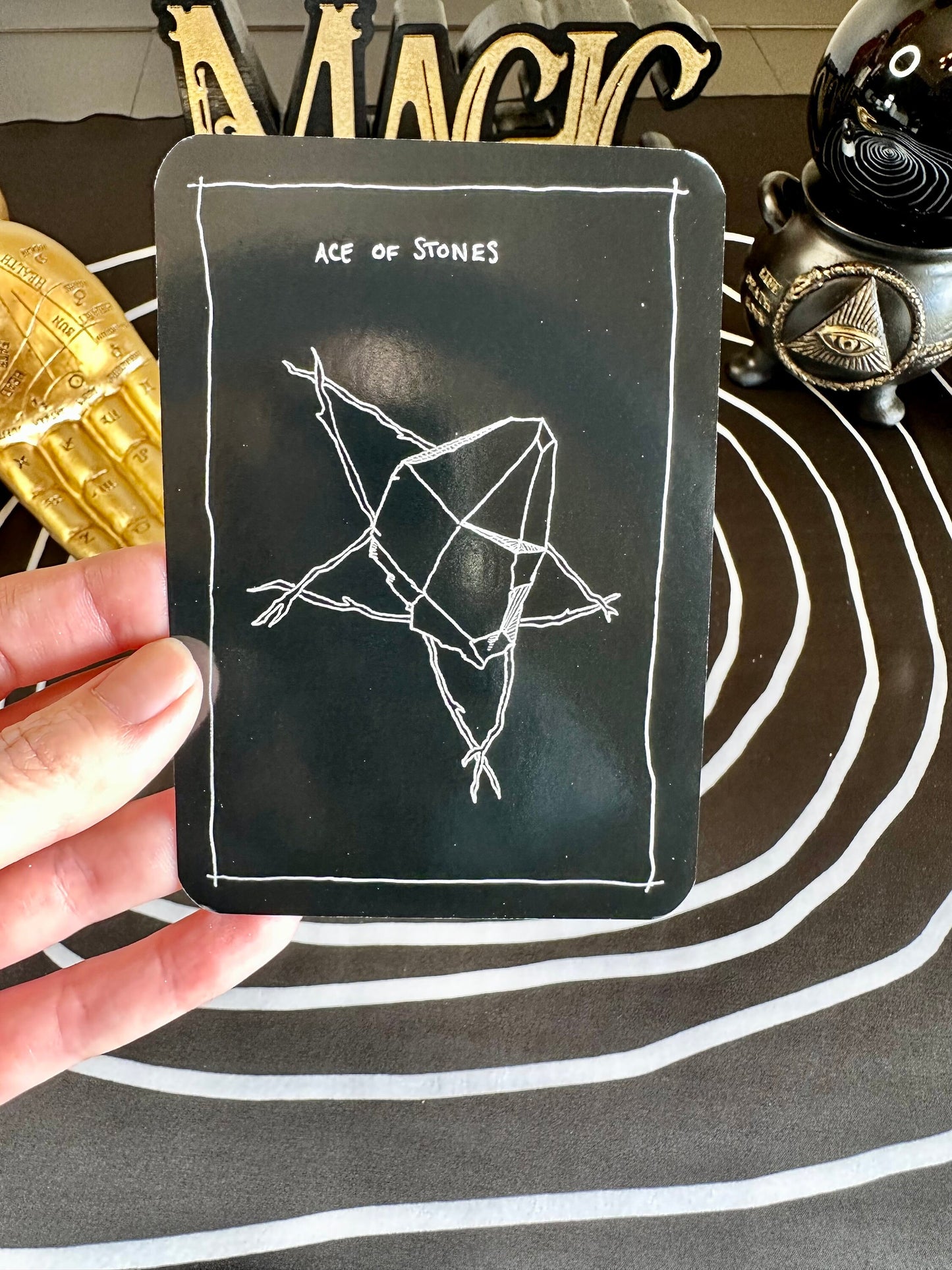 The Wanderer's Tarot Deck and Guidebook for Divination