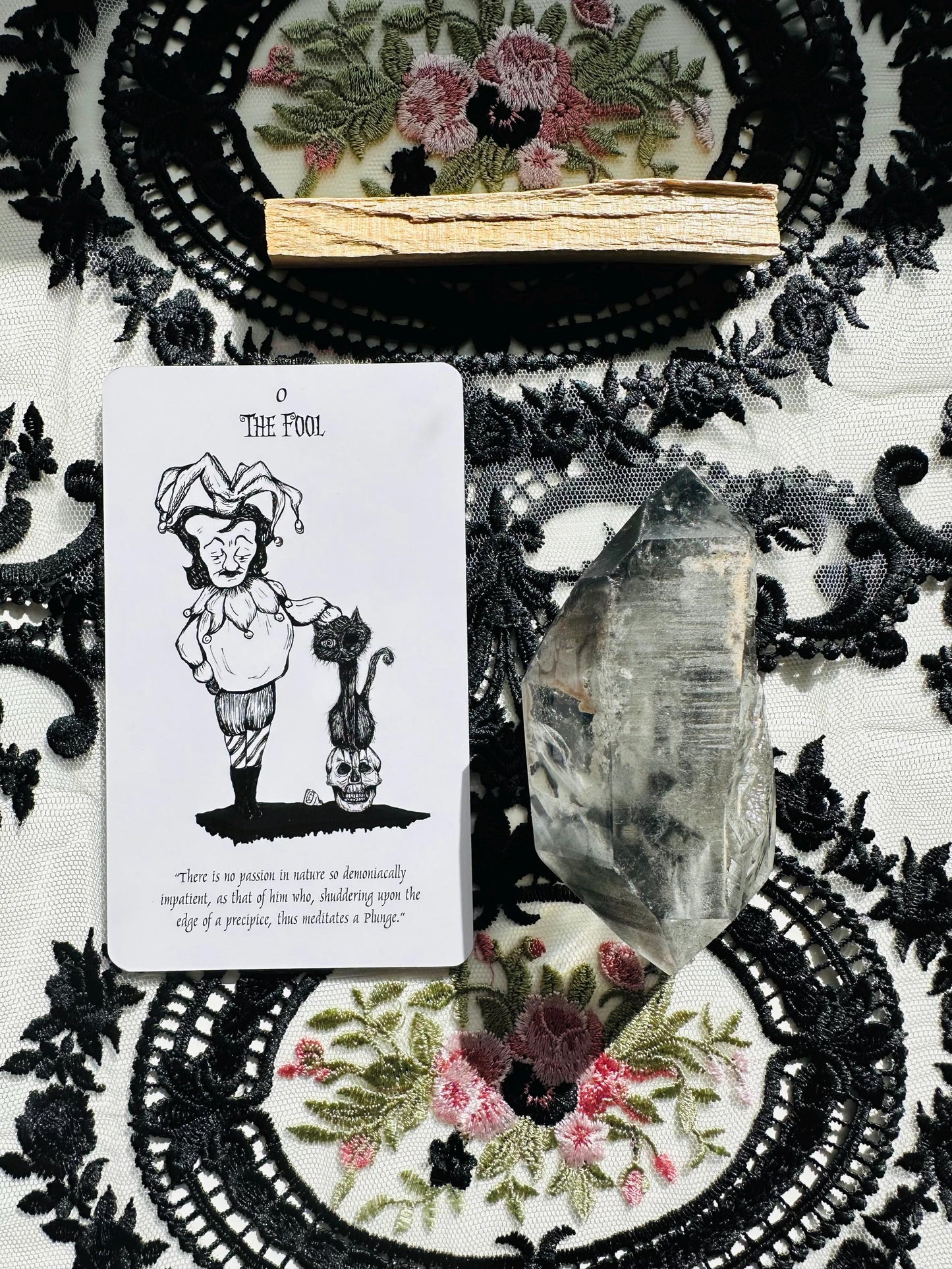 The Poe Tarot Deck: Whimsical Macabre Literary Tarot Cards with Guidebook