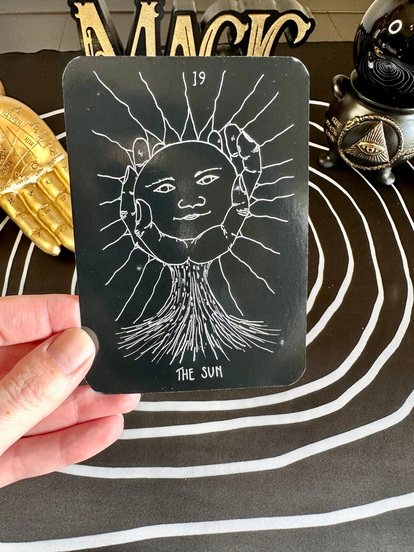The Wanderer's Tarot Deck and Guidebook for Divination