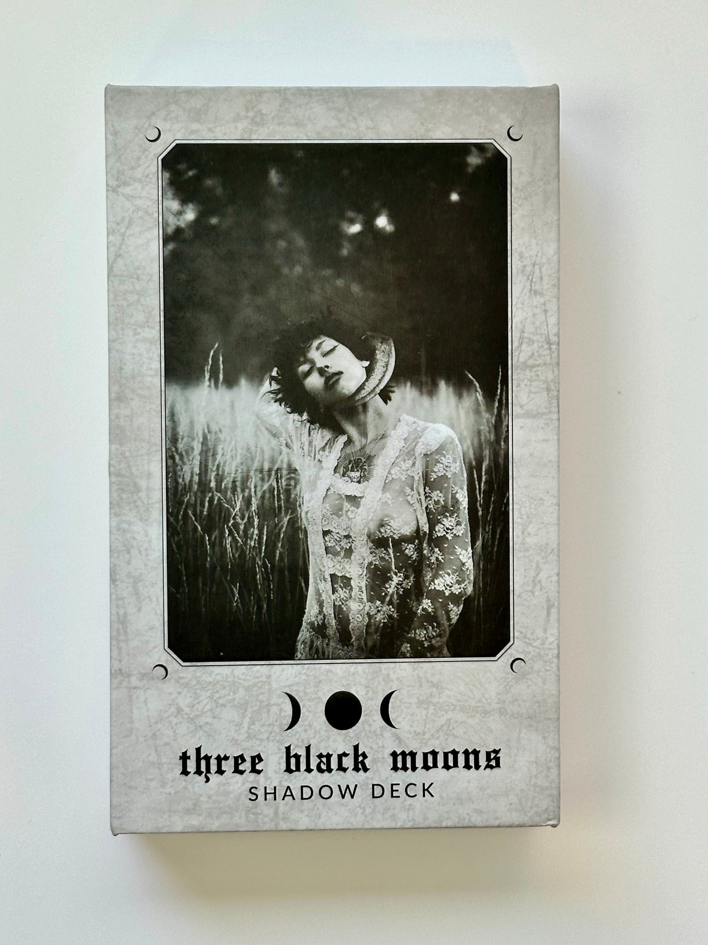 Three Black Moons Shadow Deck: 52 Oracle Card Deck and Guidebook