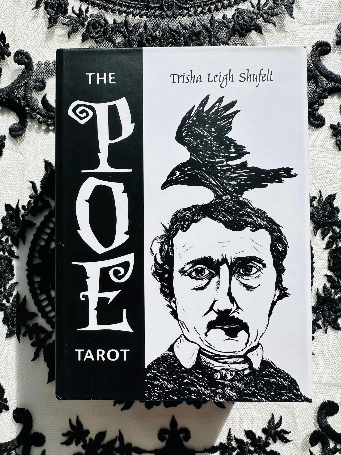 The Poe Tarot Deck: Whimsical Macabre Literary Tarot Cards with Guidebook