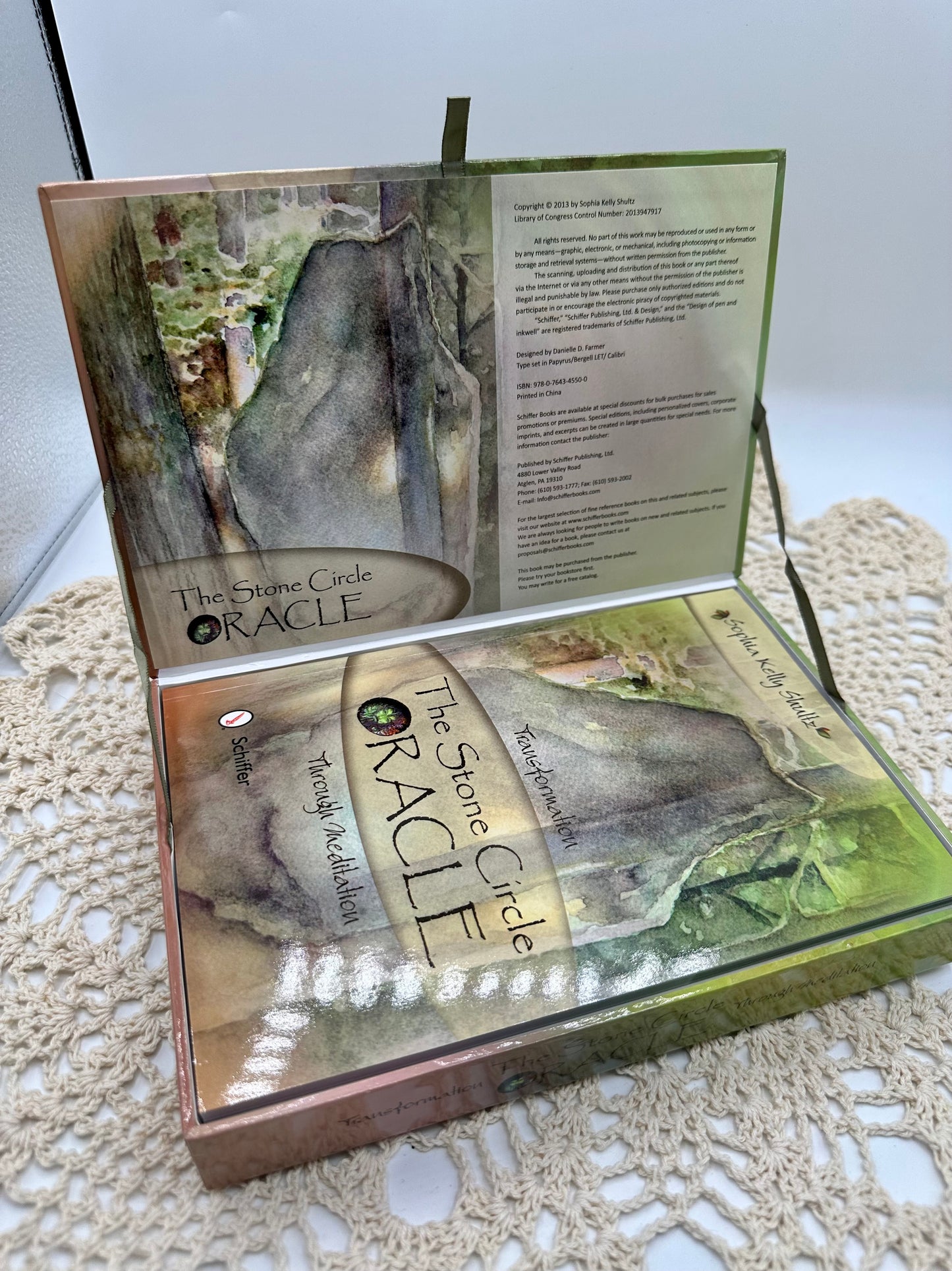 The Stone Circle Oracle Deck: Transformation Through Meditation, 45 Cards and Guidebook