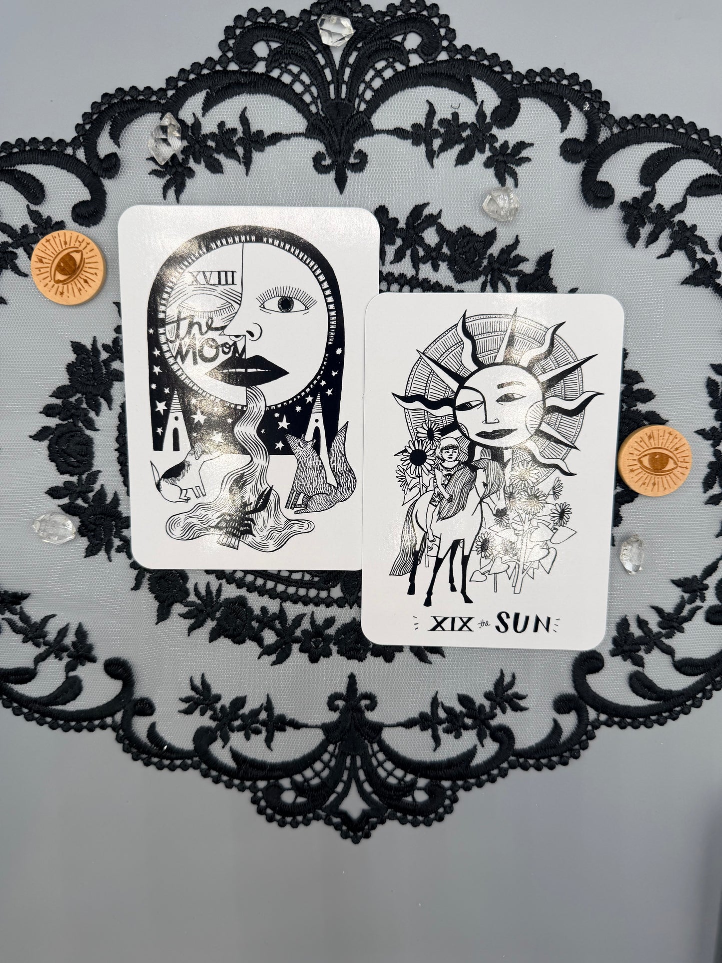 Many Queens Tarot Deck