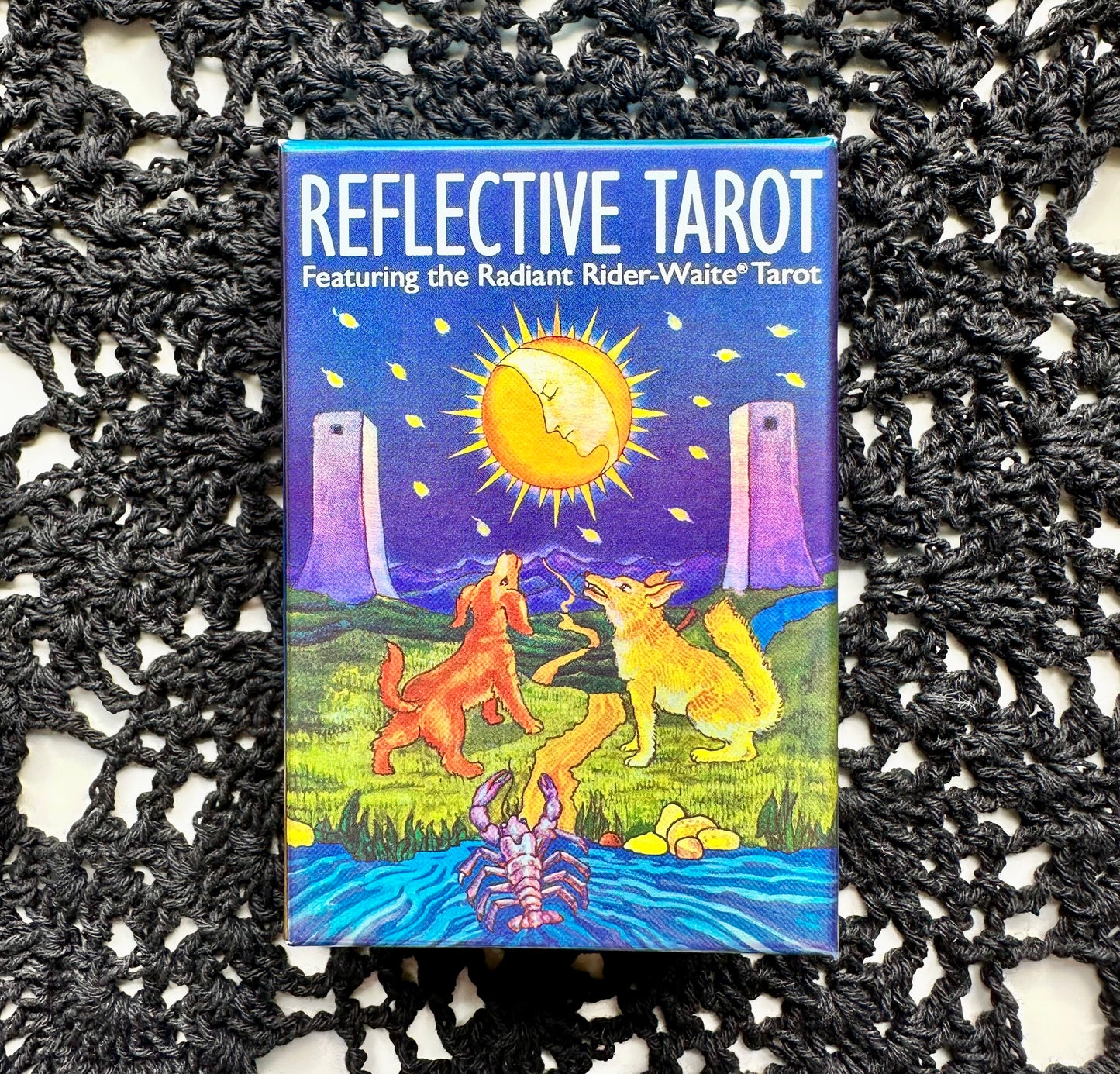The Reflective Tarot Deck: 78 Rainbow Holographic Cards and Guide Booklet