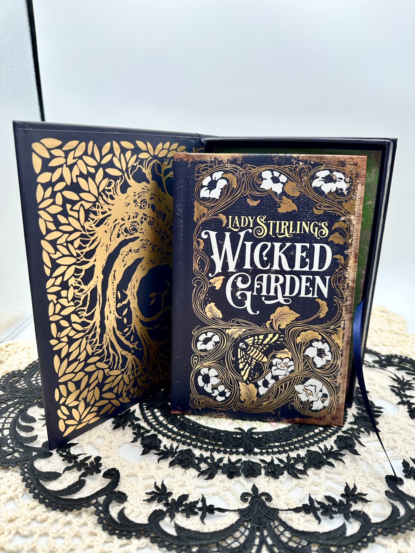 Lady Stirling's Wicked Garden Oracle Card Deck, Guidebook and Boxed Set