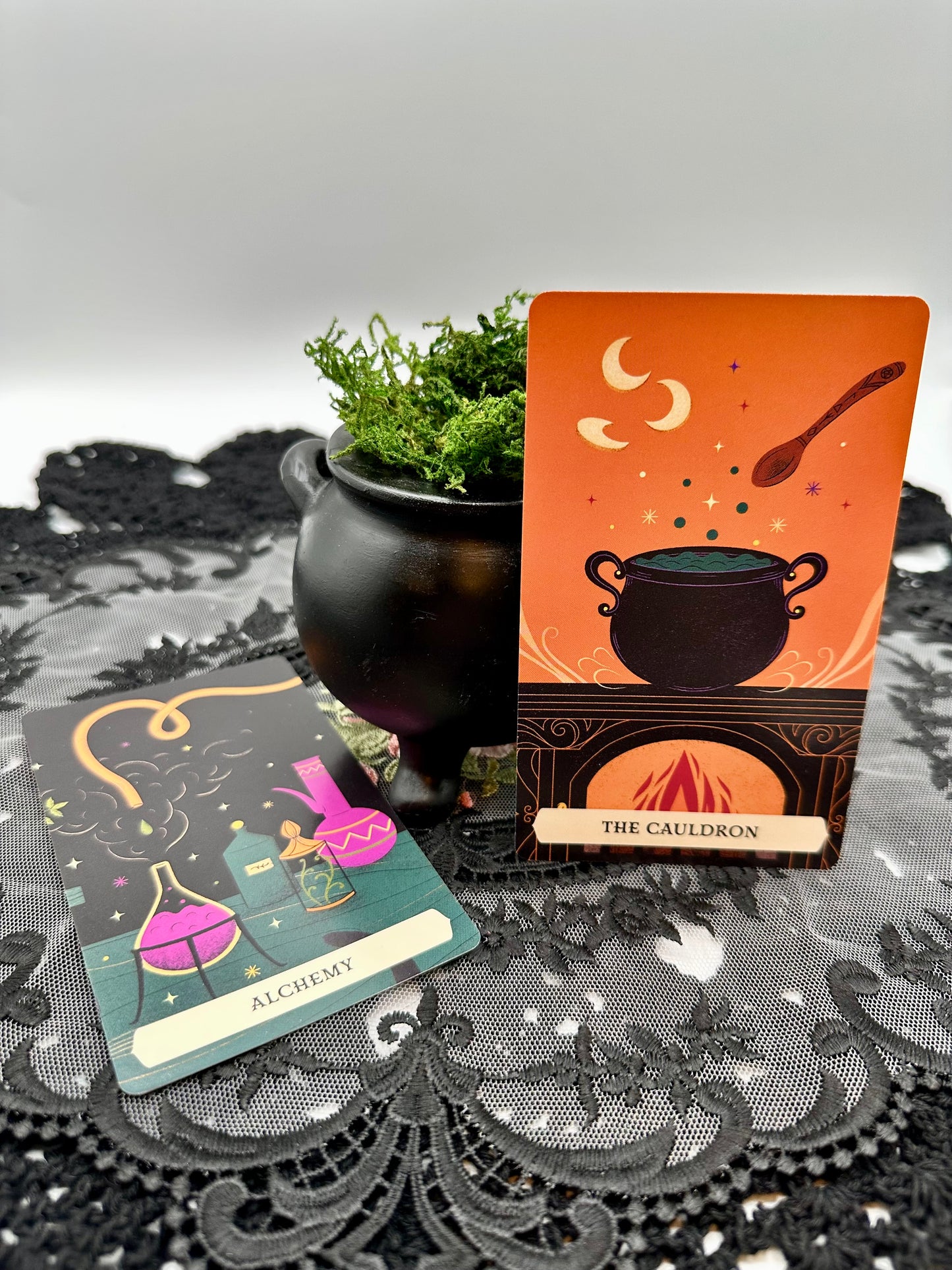 The Secret Oracle of the Green Witch: 50 Cards and Guidebook for Divination and Magic