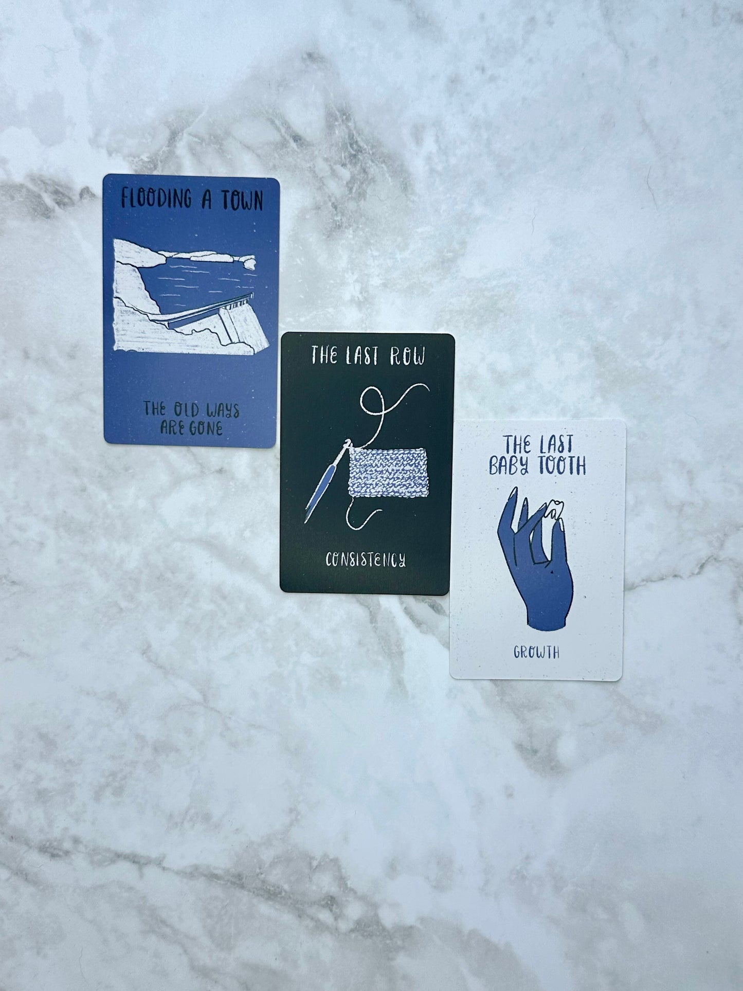 Mini Divi Ends Oracle Deck: 30-Card Divination Deck by Holly Oddly