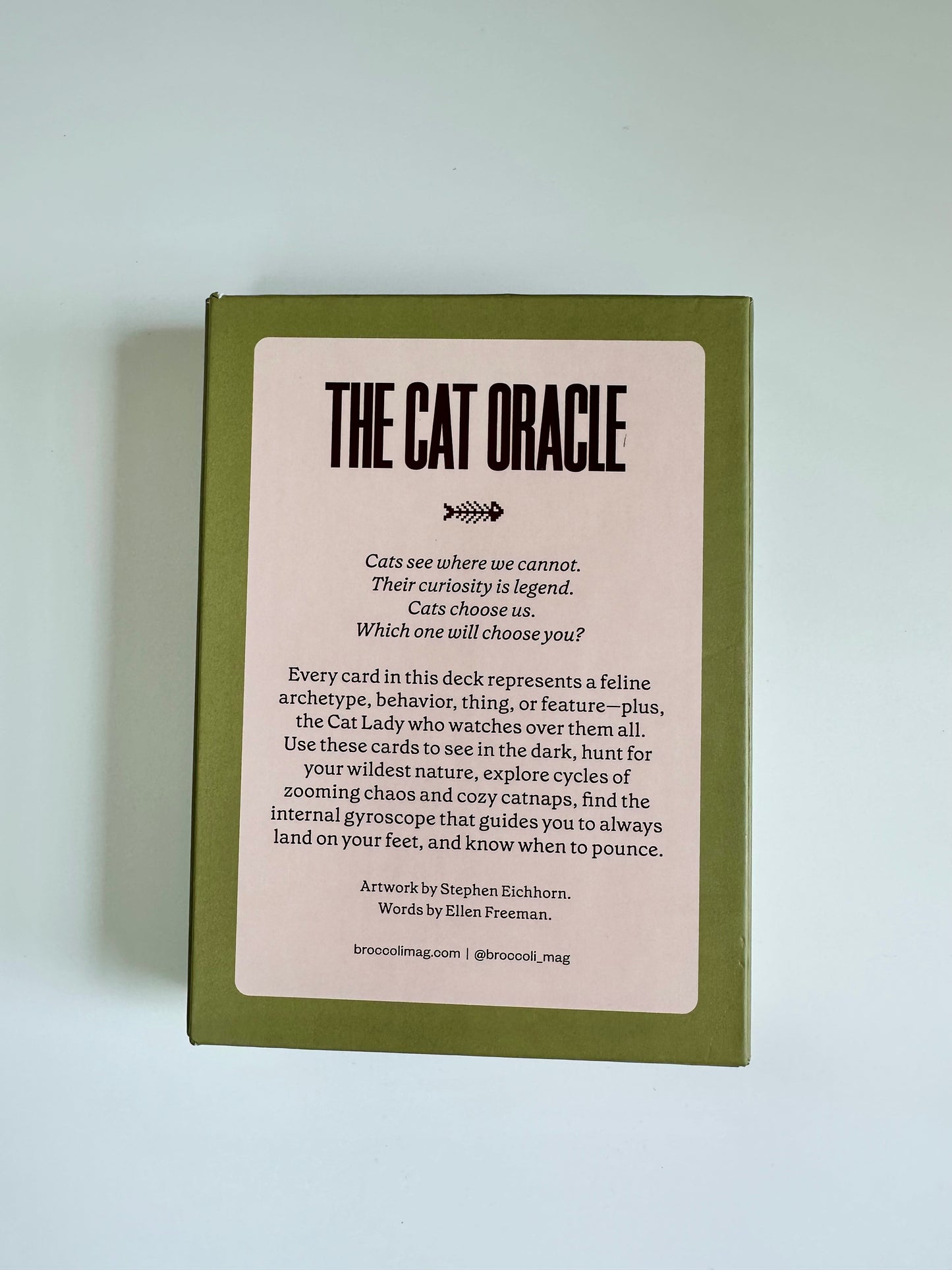 The Cat Oracle Deck: 33 Card Deck and Guidebook for Divination and Feline Guidance