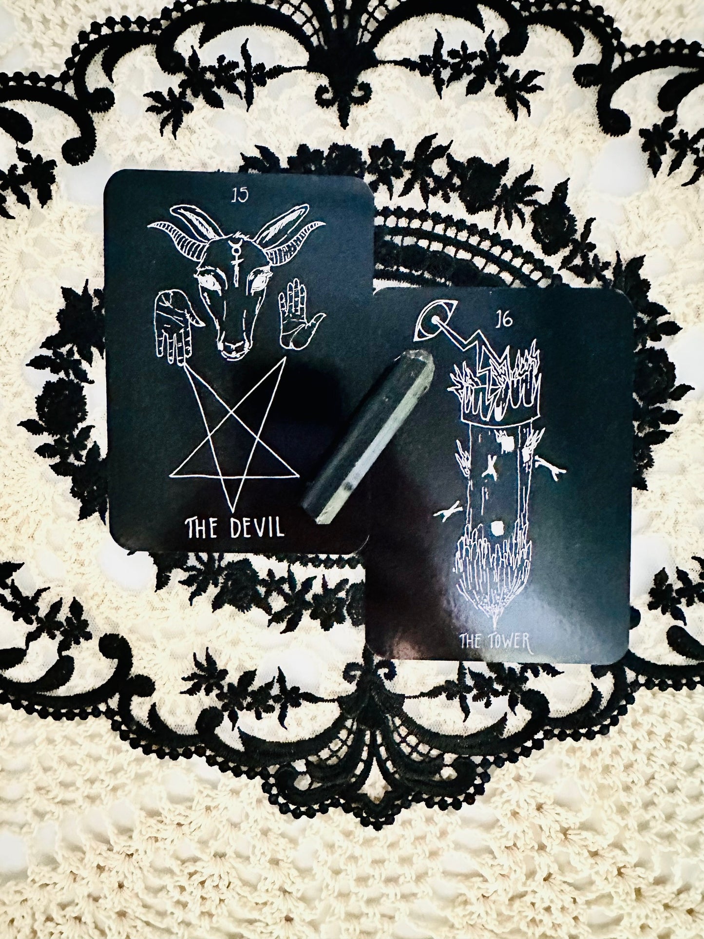 The Wanderer's Tarot Deck and Guidebook for Divination